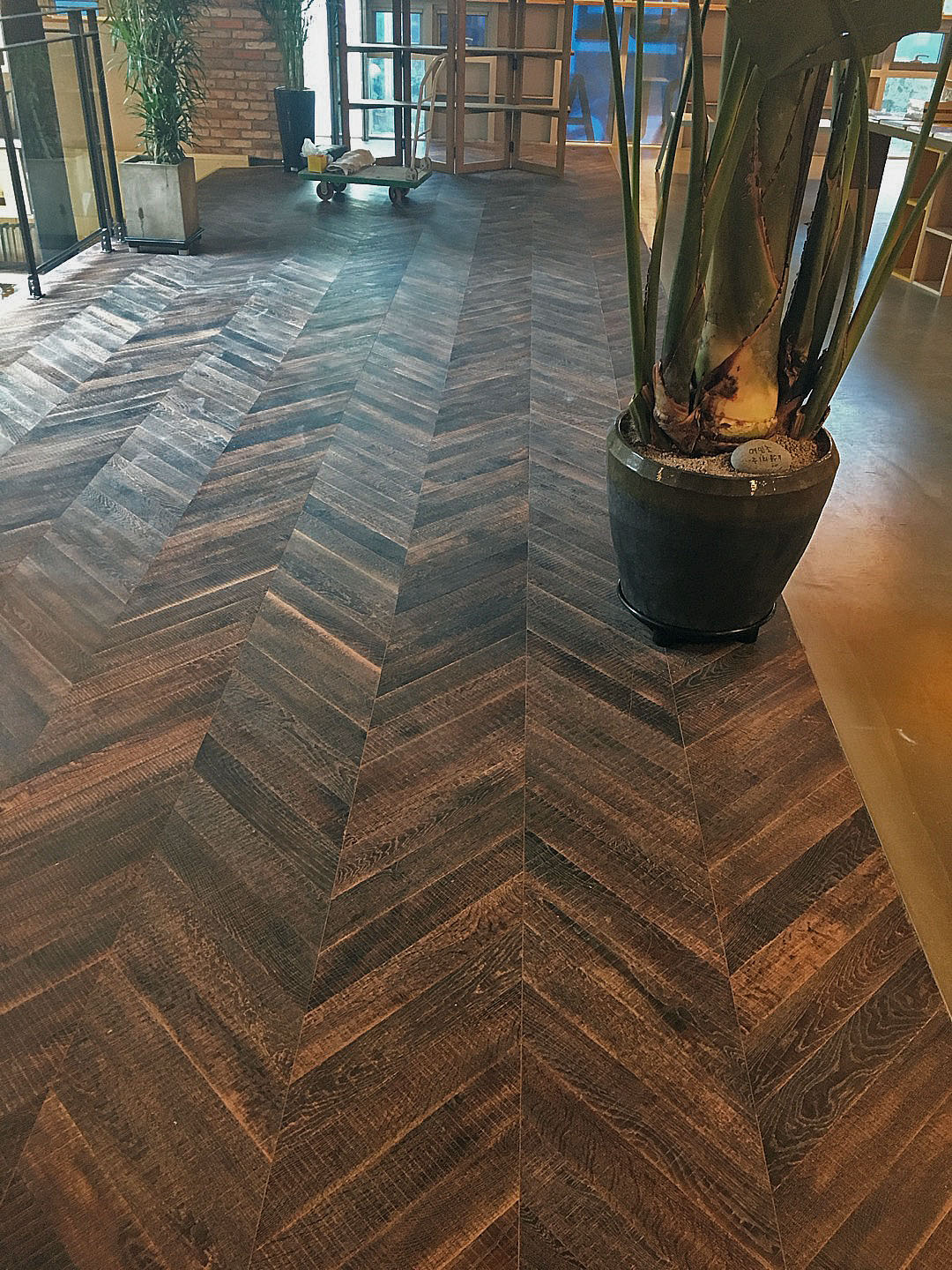Chevron Distressing 12x90x500.JPG
