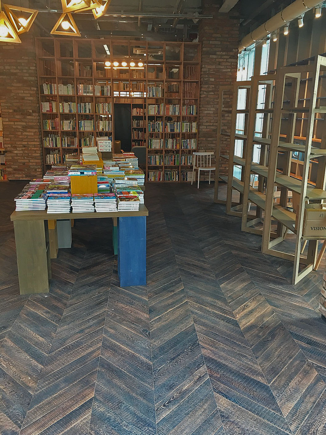 Chevron Distressing 12x90x500.JPG