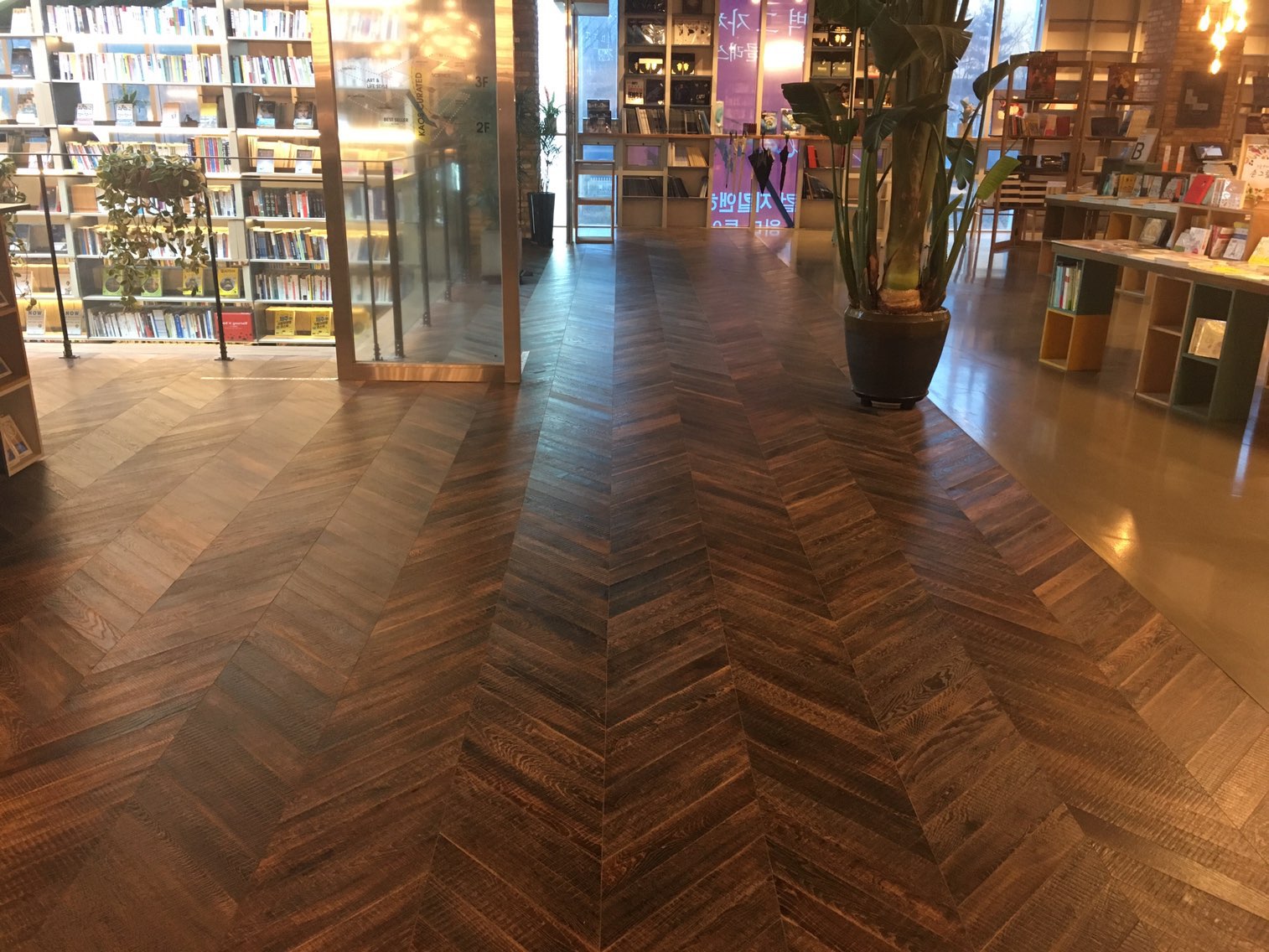 Chevron Distressing 12x90x500.JPG