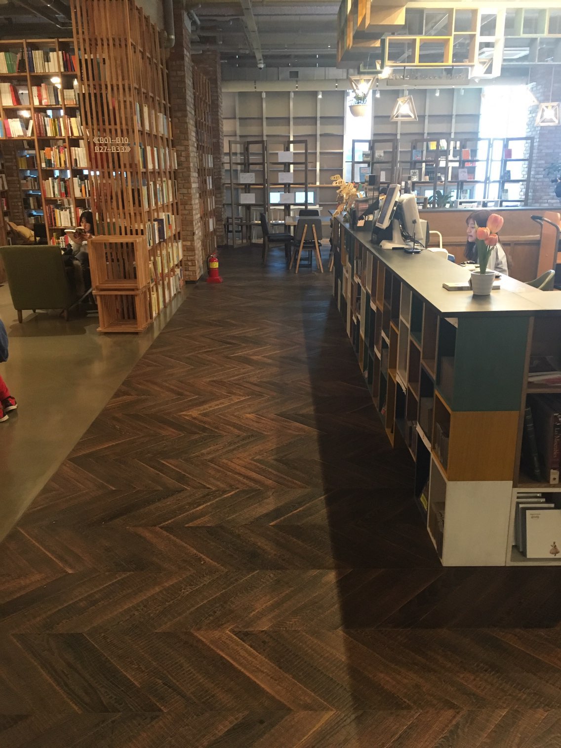 Chevron Distressing 12x90x500.JPG