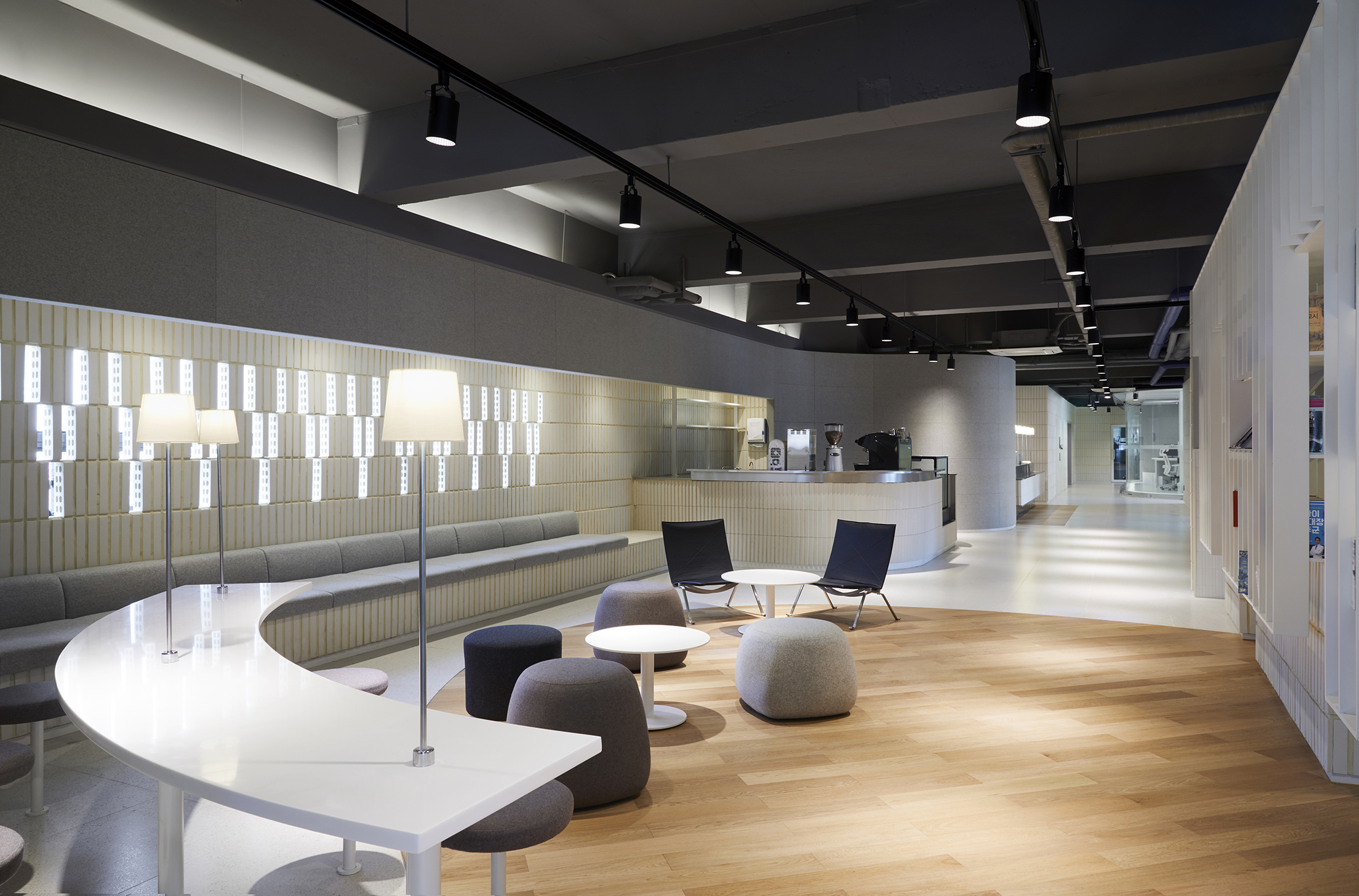 Oak Brush 10x125x900-2.jpg